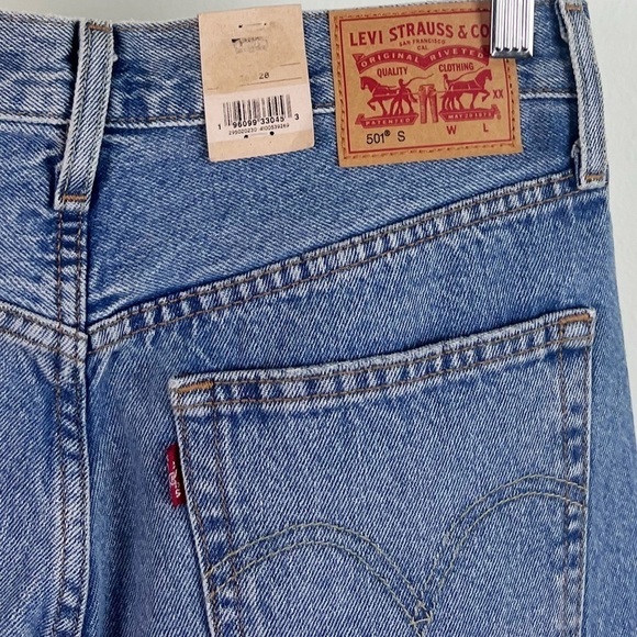 NWT Levi’s 501 High Rise Skinny Jeans in Light Indigo Destructed - Picture 9 of 9